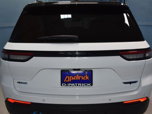 Used 2024 Jeep Grand Cherokee Trailhawk image 31