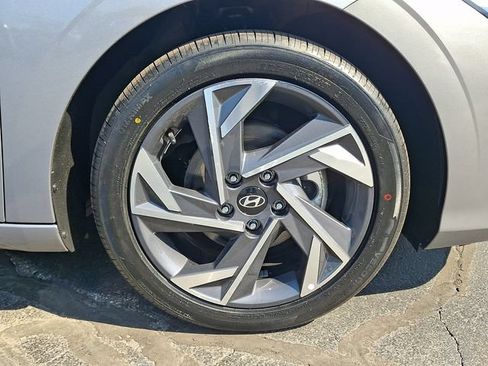 Used 2025 Hyundai Elantra SEL FWD image 8