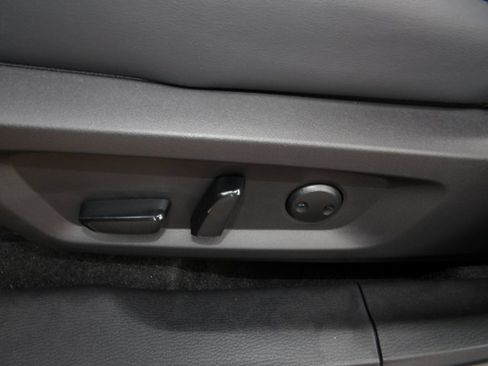 New 2025 Mitsubishi Outlander SE image 17