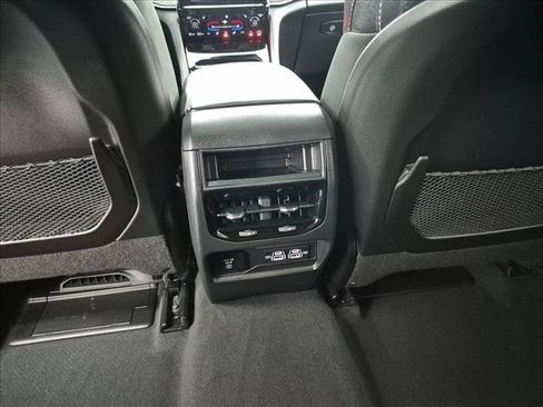 Certified 2025 Jeep Grand Cherokee Altitude AWD/4WD image 19