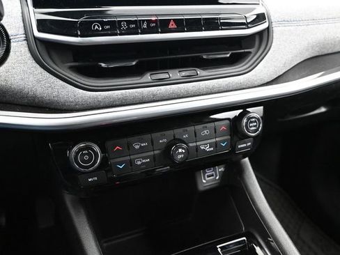 New 2025 Jeep Compass Latitude w/ Sun & Sound Group image 38