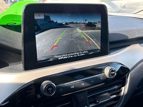 Certified 2022 Ford Escape SE w/ SE Sport Appearance Package image 9