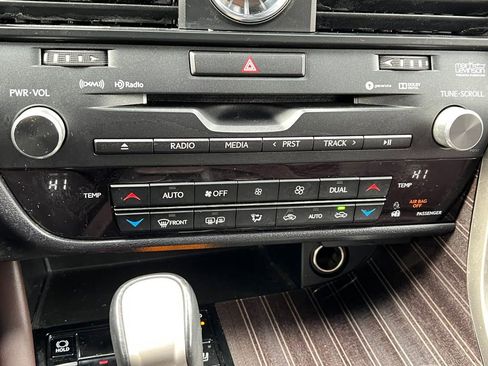 Used 2019 Lexus RX 450h AWD w/ Luxury Package image 21