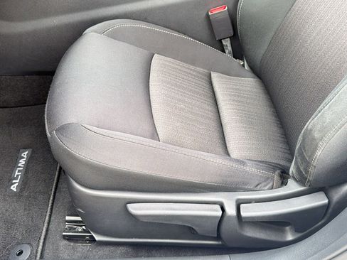 Used 2025 Nissan Altima 2.5 S FWD image 14
