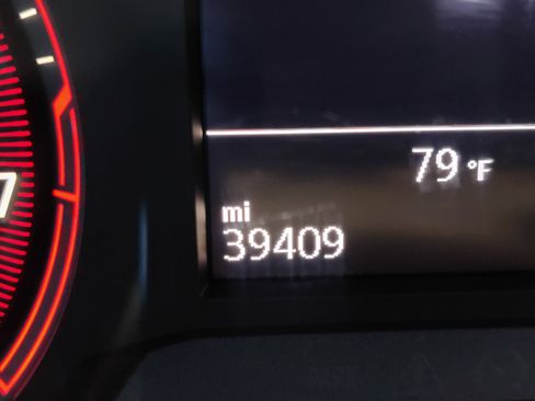 Used 2019 Volkswagen Jetta GLI FWD image 2