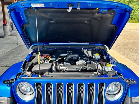 Used 2021 Jeep Wrangler Unlimited Sahara AWD/4WD image 7