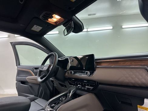 New 2026 GMC Canyon Denali image 17