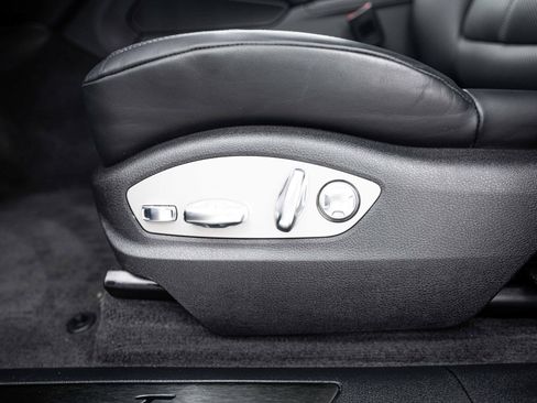 Certified 2026 Porsche Macan Turbo AWD/4WD image 18
