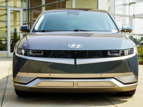 Used 2023 Hyundai Ioniq 5 Limited AWD/4WD image 7