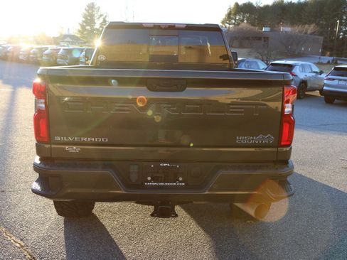 Used 2022 Chevrolet Silverado 3500 High Country w/ Z71 Off-Road Package image 4