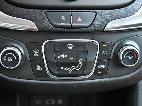 Used 2022 Chevrolet Equinox LT image 21