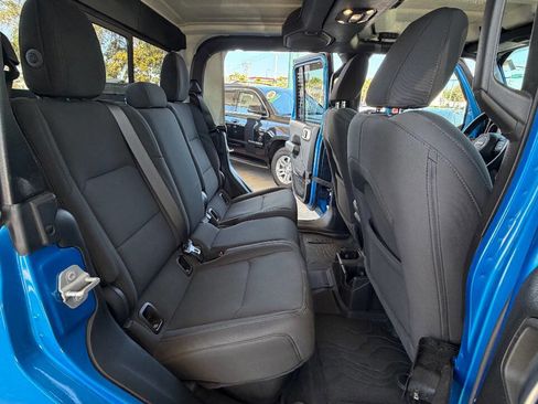 Used 2021 Jeep Gladiator Sport image 13