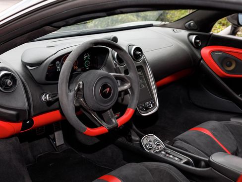 Used 2019 McLaren 570S Coupe RWD image 25