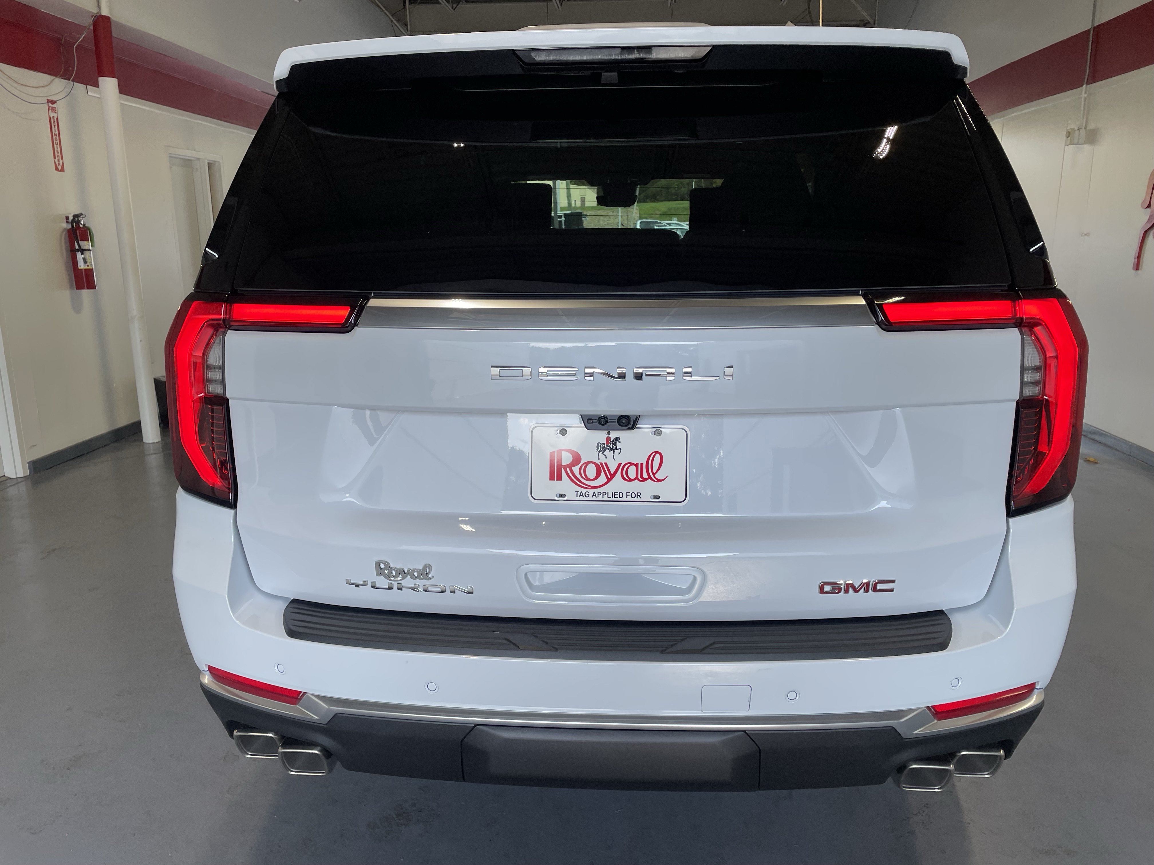 New 2026 GMC Yukon Denali w/ Denali Reserve Package AWD/4WD image 5