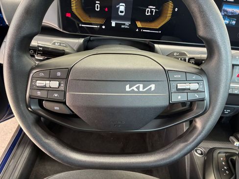 Used 2025 Kia K4 LXS image 27