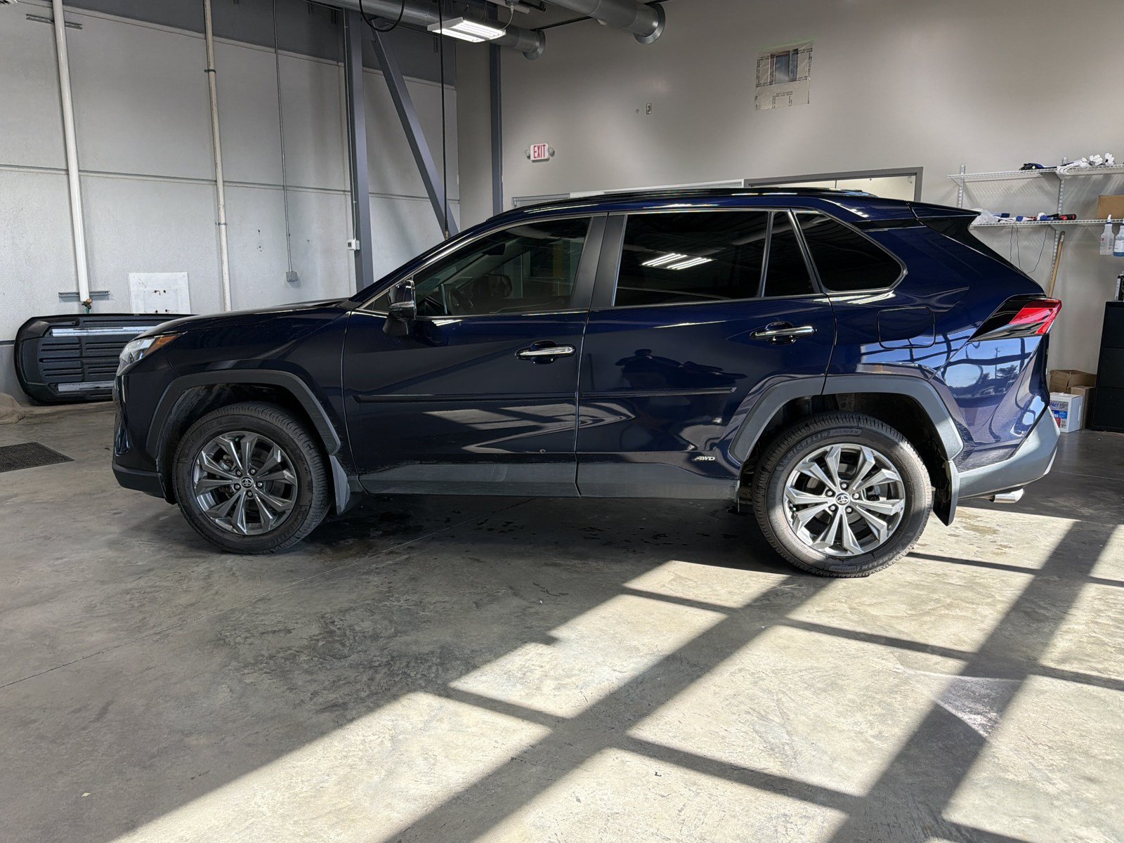 Used 2022 Toyota RAV4 Limited AWD/4WD image 4