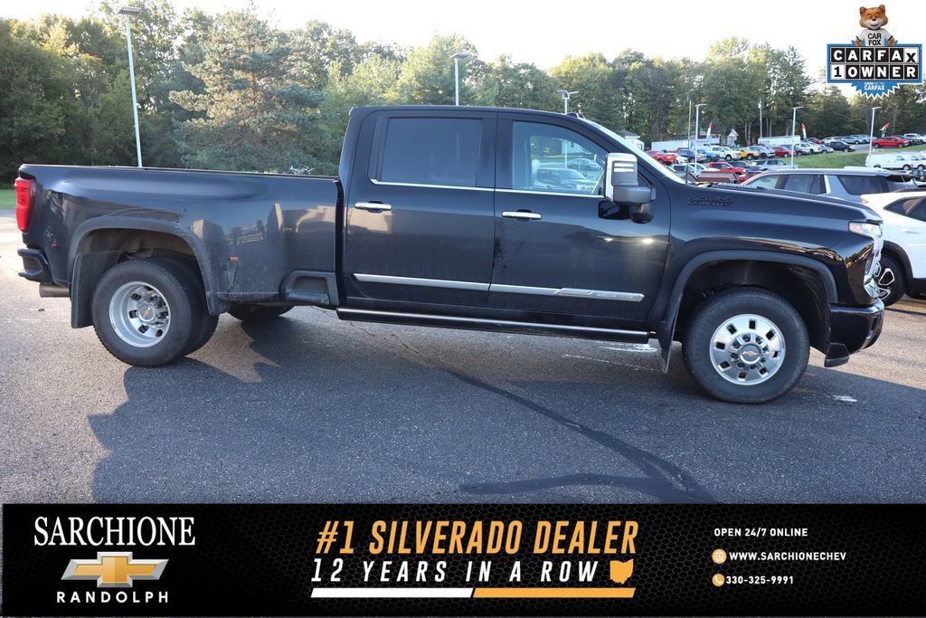 Used 2024 Chevrolet Silverado 3500 High Country w/ High Country Premium Package AWD/4WD image 1