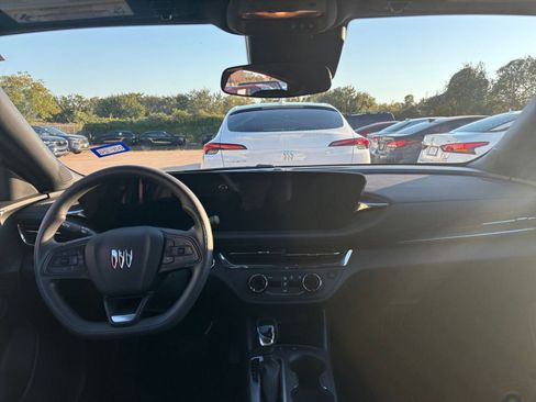 Used 2025 Buick Envista Preferred image 31