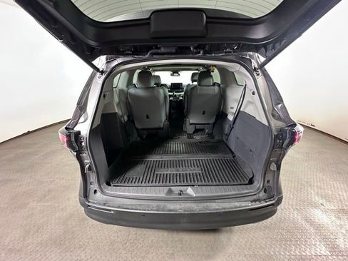 Used 2021 Toyota Sienna XLE FWD image 13