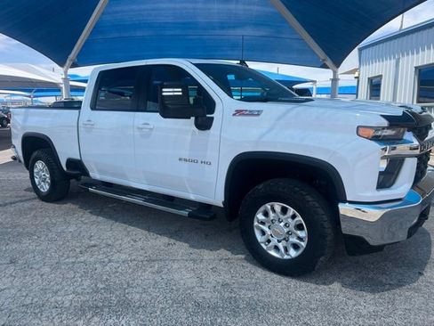 Used 2023 Chevrolet Silverado 2500 LT w/ Convenience Package AWD/4WD image 3