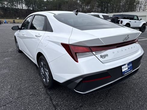 Used 2024 Hyundai Elantra SEL image 5
