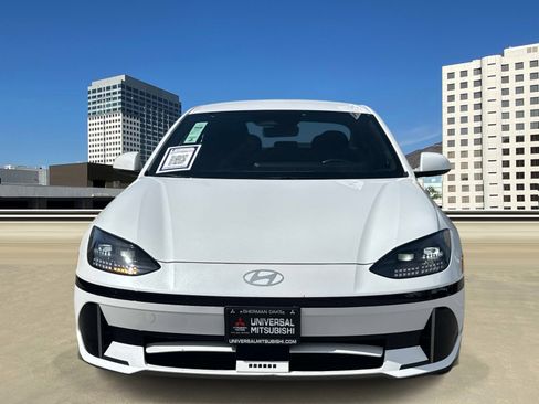 Used 2024 Hyundai Ioniq 6 SE RWD image 2