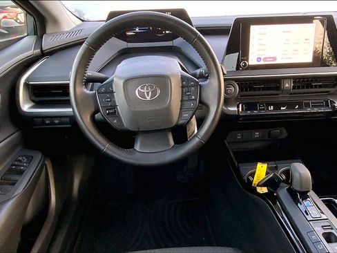 Used 2025 Toyota Prius LE FWD image 6