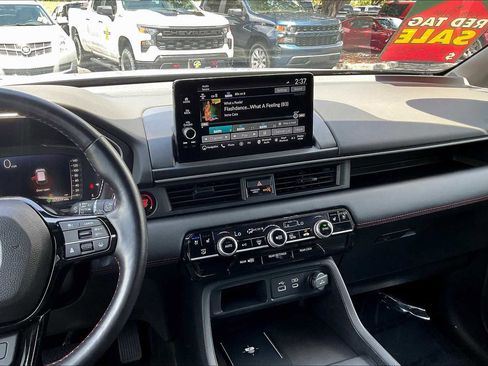 Used 2025 Honda Pilot Black Edition image 12