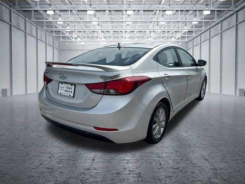 Used 2015 Hyundai Elantra SE w/ Option Group 02 FWD image 7