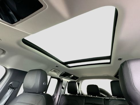 Certified 2023 Land Rover Defender 110 SE image 25