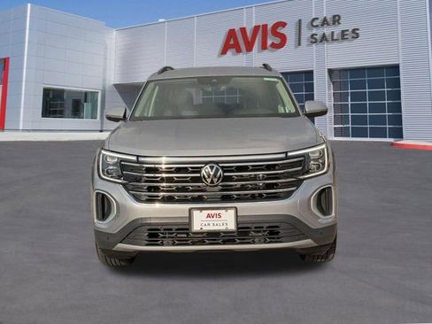 Used 2025 Volkswagen Atlas SE FWD image 2