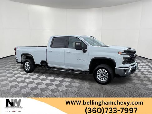 Used 2025 Chevrolet Silverado 2500 LT w/ Convenience Package AWD/4WD image 1