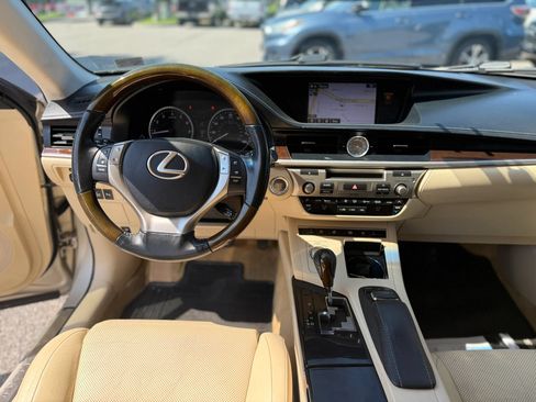 Used 2015 Lexus ES 350 w/ Ultra Luxury Package FWD image 18