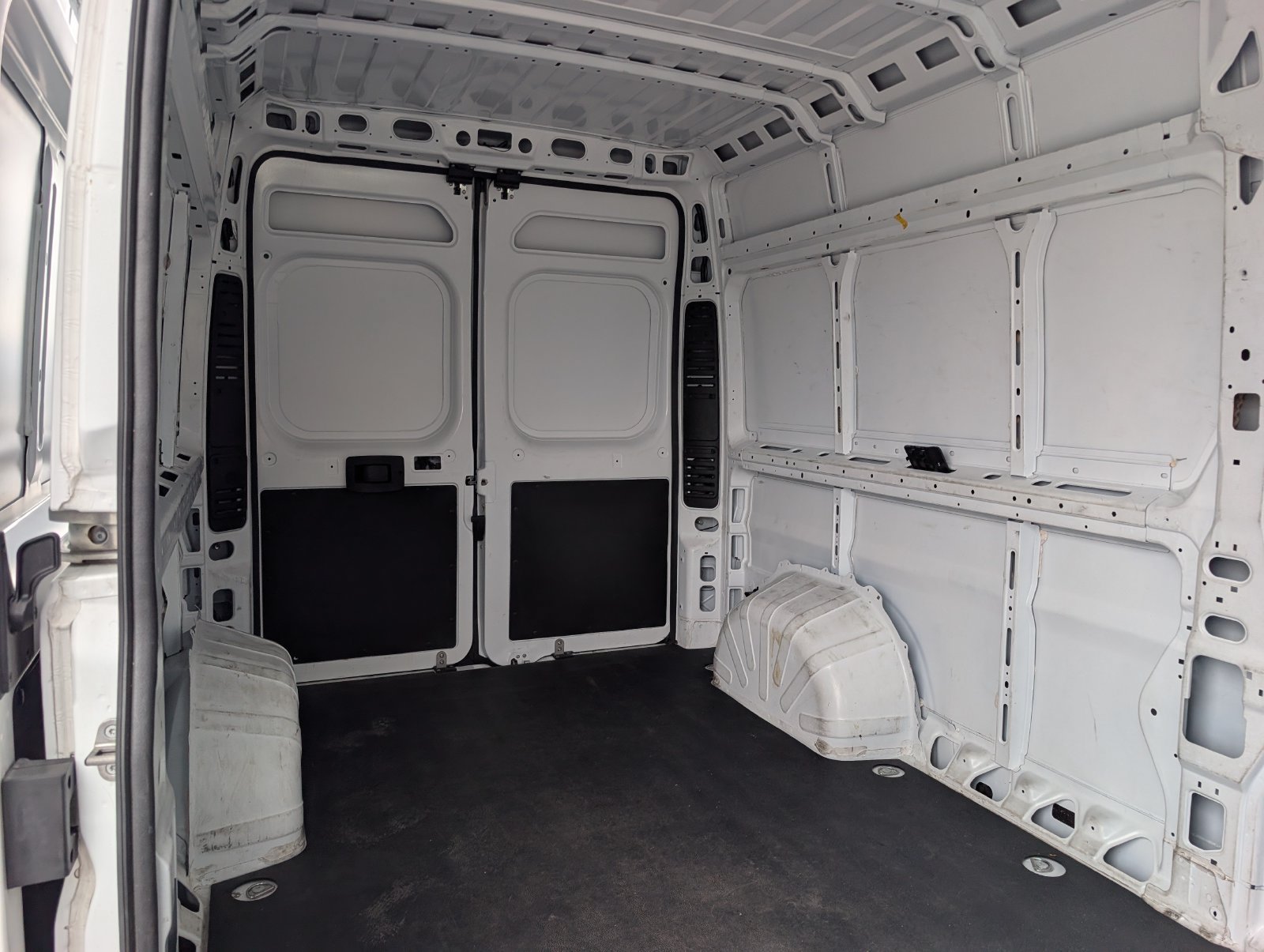 Used 2025 RAM ProMaster 2500 w/ Convenience Group FWD image 13