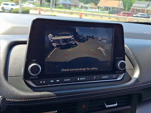 Used 2024 Nissan Rogue SV AWD/4WD image 19