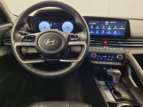 Used 2025 Hyundai Elantra Limited FWD image 22