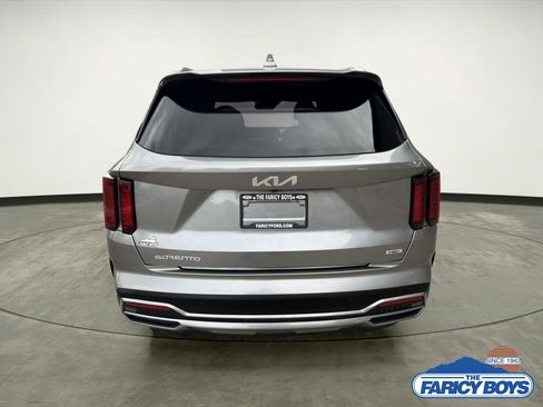 Used 2023 Kia Sorento EX image 3