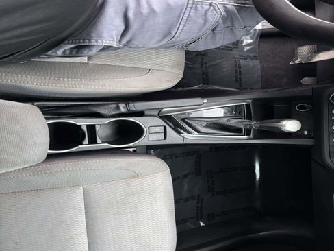 Used 2015 Toyota Corolla LE image 24