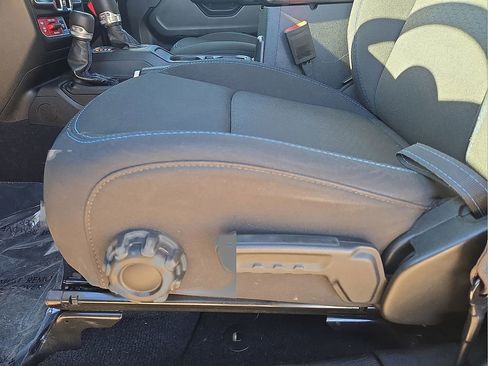 Used 2023 Jeep Wrangler Unlimited Rubicon 4xe image 23