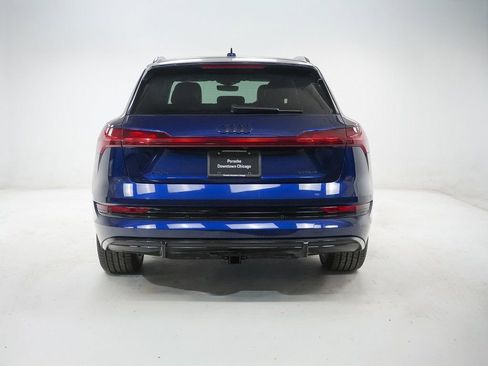 Used 2022 Audi e-tron Chronos image 11