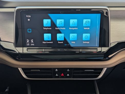 Used 2024 Volkswagen Atlas Cross Sport SE w/ Panoramic Sunroof Package image 24