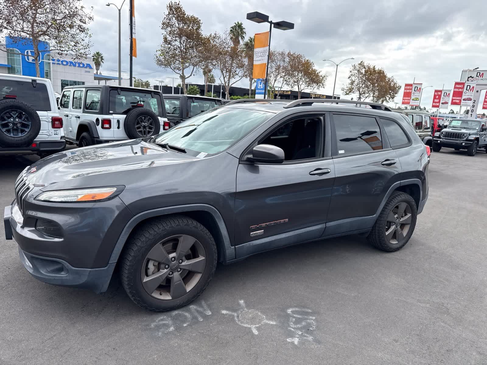Used 2017 Jeep Cherokee 75th Anniversary FWD image 18