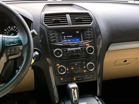 Used 2016 Ford Explorer FWD image 6