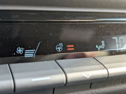 New 2025 Toyota Crown Signia image 6