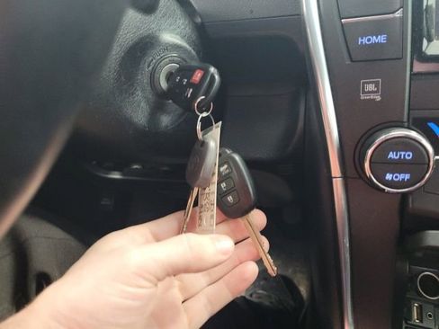 Used 2017 Toyota Camry XSE image 12