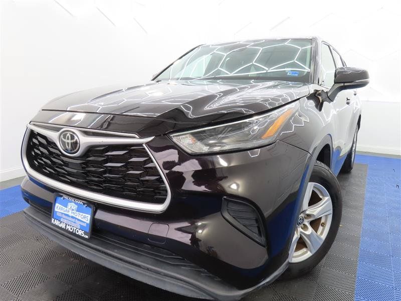 Used 2022 Toyota Highlander L FWD image 1