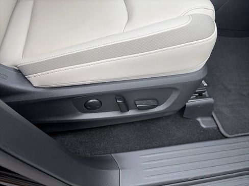 Used 2025 Nissan Pathfinder SL FWD image 36