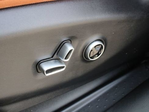 Used 2026 Chrysler Pacifica Pinnacle FWD image 3