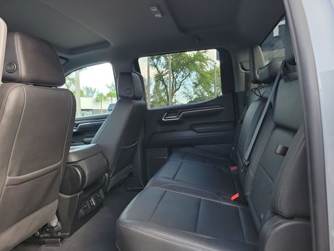 Used 2024 GMC Sierra 1500 SLT AWD/4WD image 14