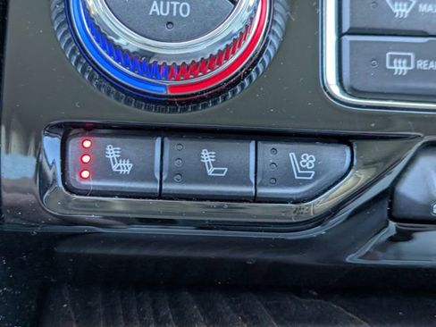 Used 2022 GMC Yukon XL Denali AWD/4WD image 30